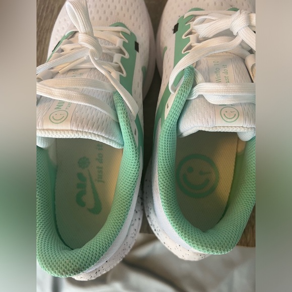 Nike White / Teal Sneakers - Picture 7 of 7